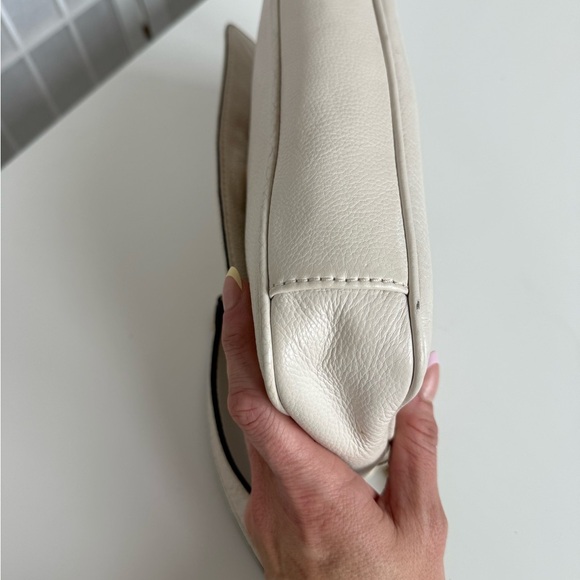 Michael Kors Fulton Shoulder Flap Purse Shoulder Bag with Gold Chain - Picture 5 of 15